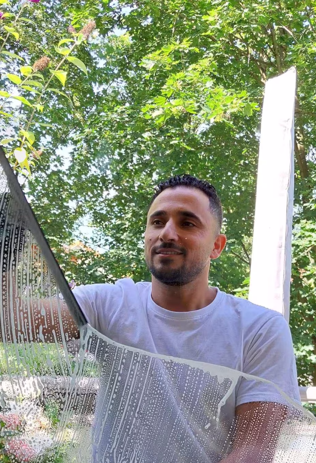 Fachmännischer Fensterputzer für Privathaushalt mit Erfahrung