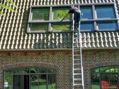 Fensterputzer Hamburg reinigt schwer zugängliche Fenster